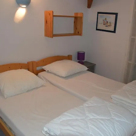 Maison Avec Piscine Collective, Vm150